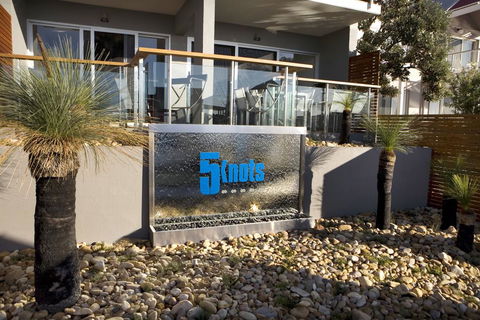 5 Knots Metung - Stayed 0