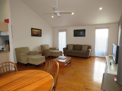 5 Little Penguin Crt, Cowes - Cottage Near The Beach - Stayed 2