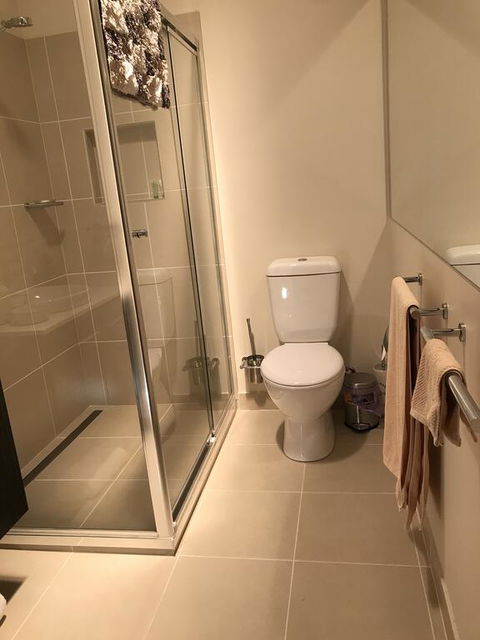 5 Star Room With Own Bathroom - Singles, Couples, Families Or Executives - Stays Accommodation 2