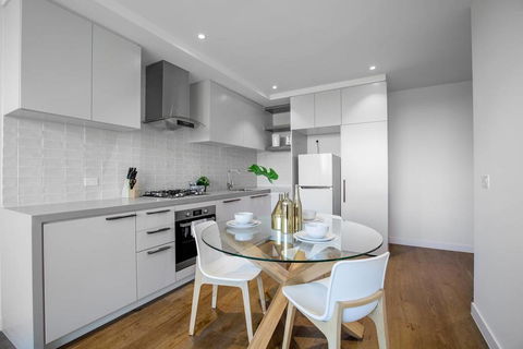 61, Boutique One-bedroom, Boxhill Central, Mall - Stayed 2