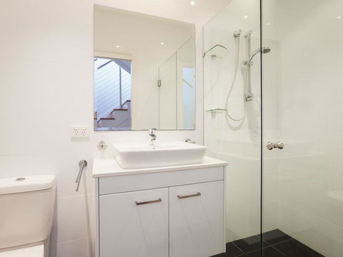 7 Judith Street - Stunning Duplex With Ducted Air - Stays Accommodation 3