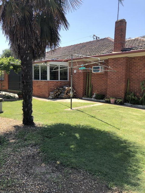 725 Myrtleford-Yackandandah Road - Stayed 0