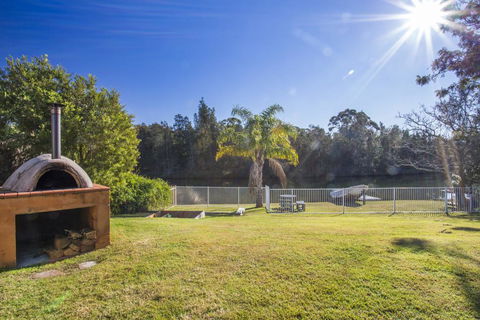 77 Lake Entrance Rd - Waterfront Wonder - Stayed 2