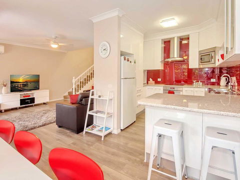 9 'Bushmans', 24 Tomaree Street - Air Conditioned, Centrally Located To Town - Stayed 3