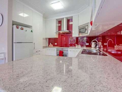 9 'Bushmans', 24 Tomaree Street - Air Conditioned, Centrally Located To Town - Stayed 2