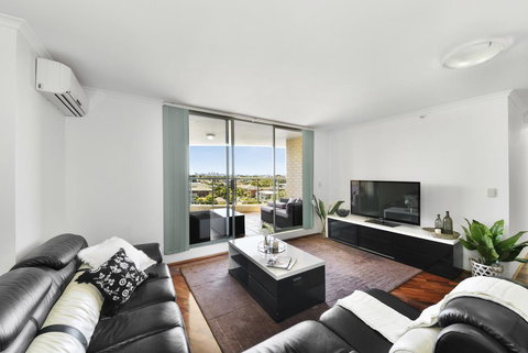 902 At The Plaza - Stayed 2