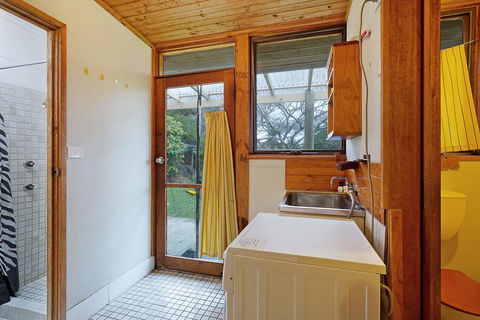 98 Ocean Parade - Rustic Log Cabin - Stayed 1