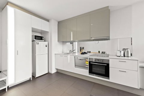 A Bright & Airy CBD Apt Next To Southern Cross - Stayed 2