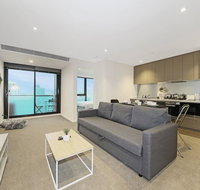 A Modern  Central Apt with Beautiful City Views - Stayed