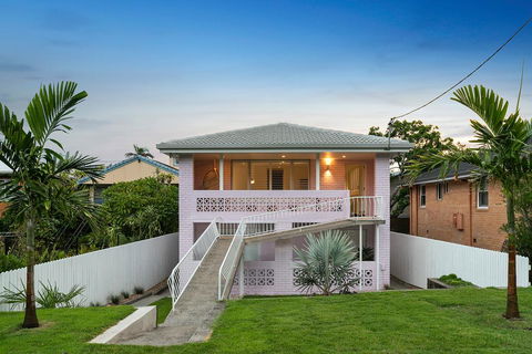 A PERFECT STAY - Sunset Beach - Riverside - Stayed 1