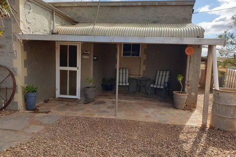 A Real Bush Retreat. Kangas, Emus & Starry Skies. - Stayed 2