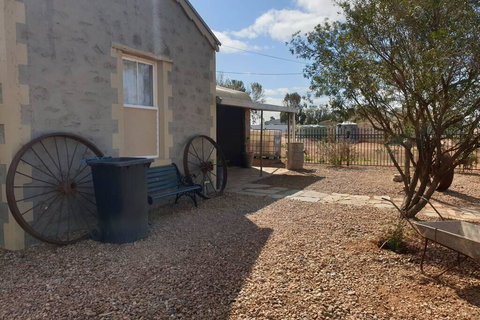 A Real Bush Retreat. Kangas, Emus & Starry Skies. - Stayed 3