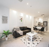 A Spacious  Central 2BR Apt Near Flinders Station - Stayed