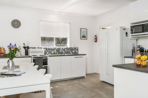 A SWEET ESCAPE - Carefree Beach Home - Stays Accommodation 1