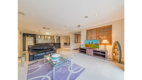A TOUCH OF CLASS - PET FRIENDLY (OUTSIDE ONLY) - Stayed 2