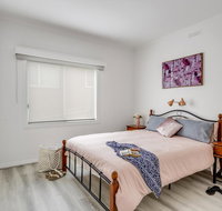 A Wave From It All - Stays Accommodation