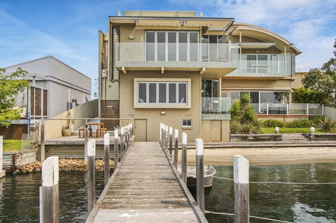 A Window On The Bay - Stayed 0