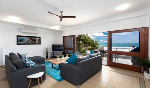 Absolute Airlie - Stays Accommodation 1