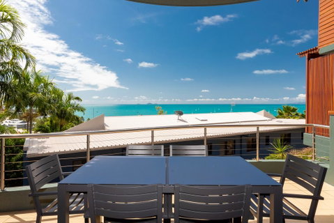 Absolute Airlie - Stays Accommodation 0
