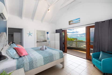 Absolute Airlie - Stays Accommodation 3
