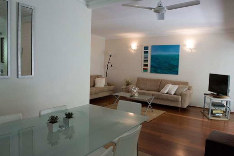 Absolute Beachfront - Mooloolaba - Stays Accommodation 2