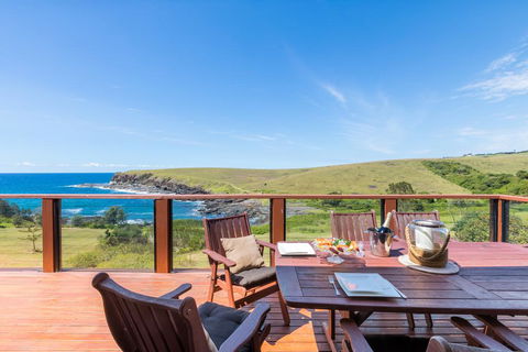 Absolute Oceanfront Cottage - Stayed 3