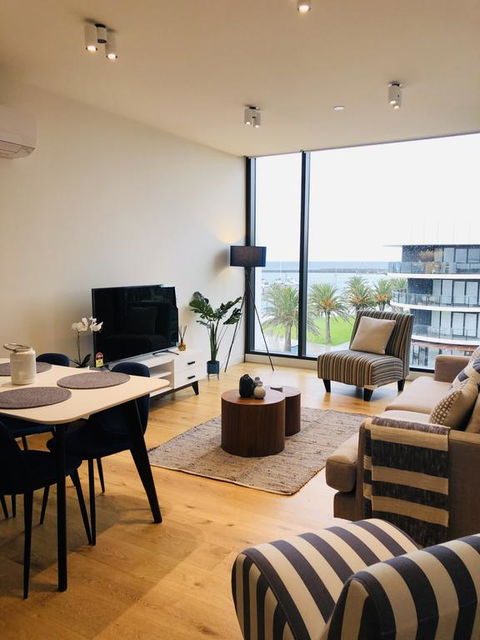 Absolute Waterfront Apt 319 Lighthouse - Stayed 3