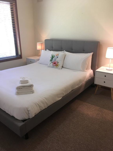 Acorn Lodge - Stays Accommodation 3