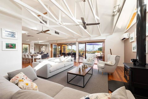 Acqua Vista - Water View, Fireplace, Walk To Beach - Stays Accommodation 0