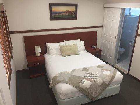 Across Country Motel And Serviced Apartments - Stayed 0