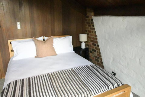 Diskin House Mt Pleasant Rd, Eltham For 16 Guests - Stayed 2