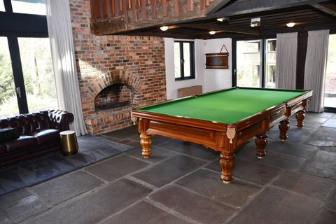 Diskin House Mt Pleasant Rd, Eltham For 16 Guests - Stayed 4