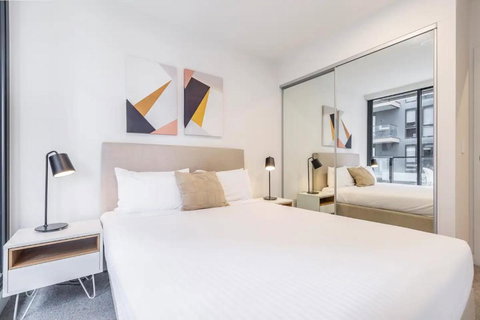 Executive Comfort Living Near La Trobe & RMIT Uni - Stayed 4