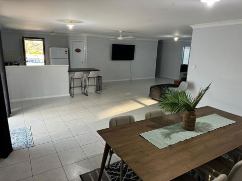 Executive Escape 4 Bedroom Home - Stayed 2