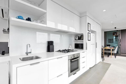 EPORO Tower Modern Apartments Melbourne Central CBD - Stayed 3