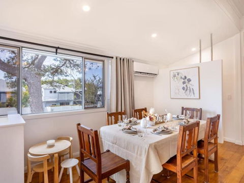 Family Friendly Cozy 4BR House At Annerley - Stayed 1