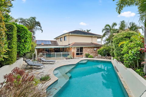 Family-Friendly 5-Bed Close To The Coast & Airport - Stayed 0