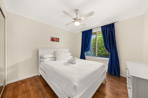 Family-Friendly 5-Bed Close To The Coast & Airport - Stayed 3
