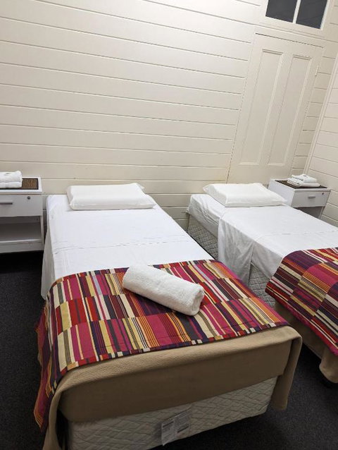 GRAND CENTRAL HOTEL PROSERPINE - Stayed 4