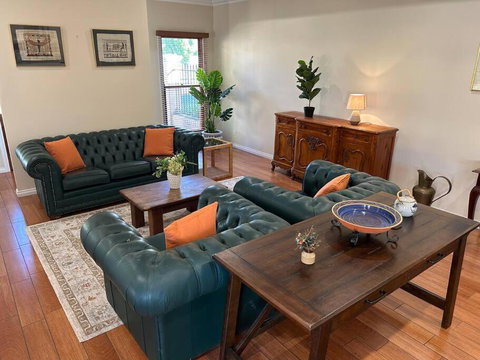 Grand Retreat In Peaceful Street - Stayed 0