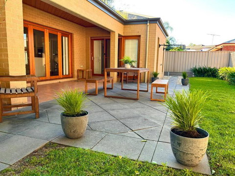Grand Retreat In Peaceful Street - Stayed 1