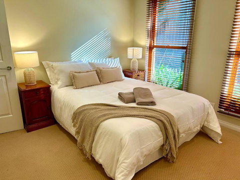 Grand Retreat In Peaceful Street - Stayed 4
