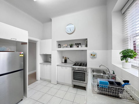 Ground Floor Apartment, 250 Metres To The Beach - Stayed 4