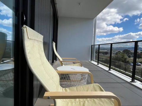 Gungahlin Center-1 Bedroom New Stylish Unit - Stayed 4