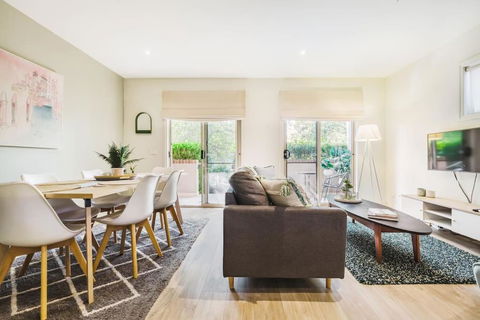 Harp Haven - Contemporary In Suburban Tree Lined Kew - Stayed 0