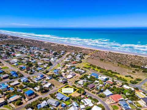 Hazel House, 2 Hazel St, Goolwa Beach - Stayed 1