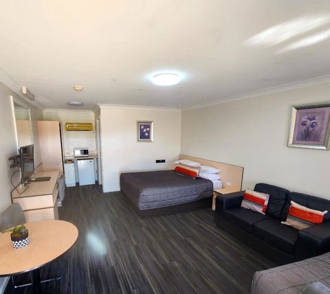Highway Inn Motel - Stayed 1