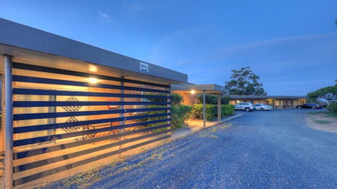 Hilldrop Motor Inn - Stayed 2