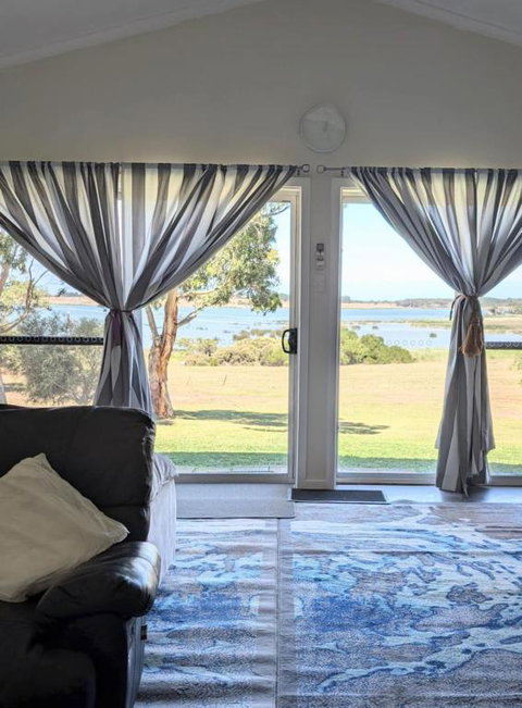 Hilltop Riverview Retreat - Stayed 1