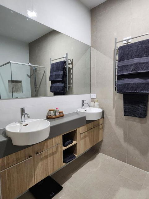 Holiday At The Beach, Spa Bath, King Bed With TV - Stayed 3